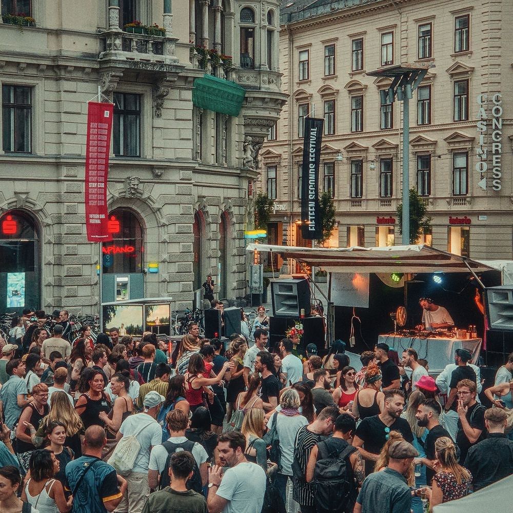 Mobile Bühne im Einsatz beim Stay-Cuiv-Festival in Graz