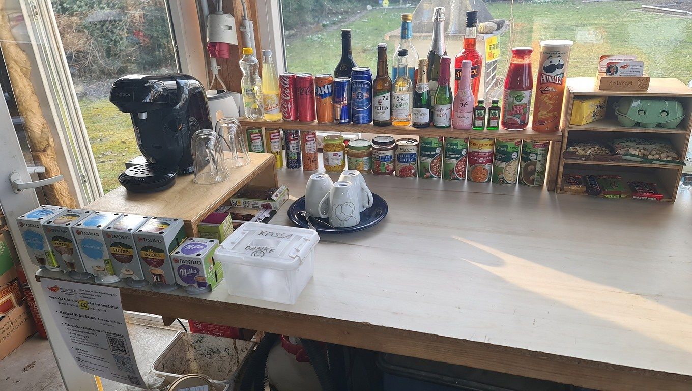 Snackbar mit Kaffee, Getränken, Snacks und Spendenbox